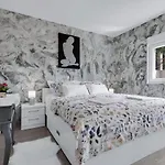 Glow Apartment *